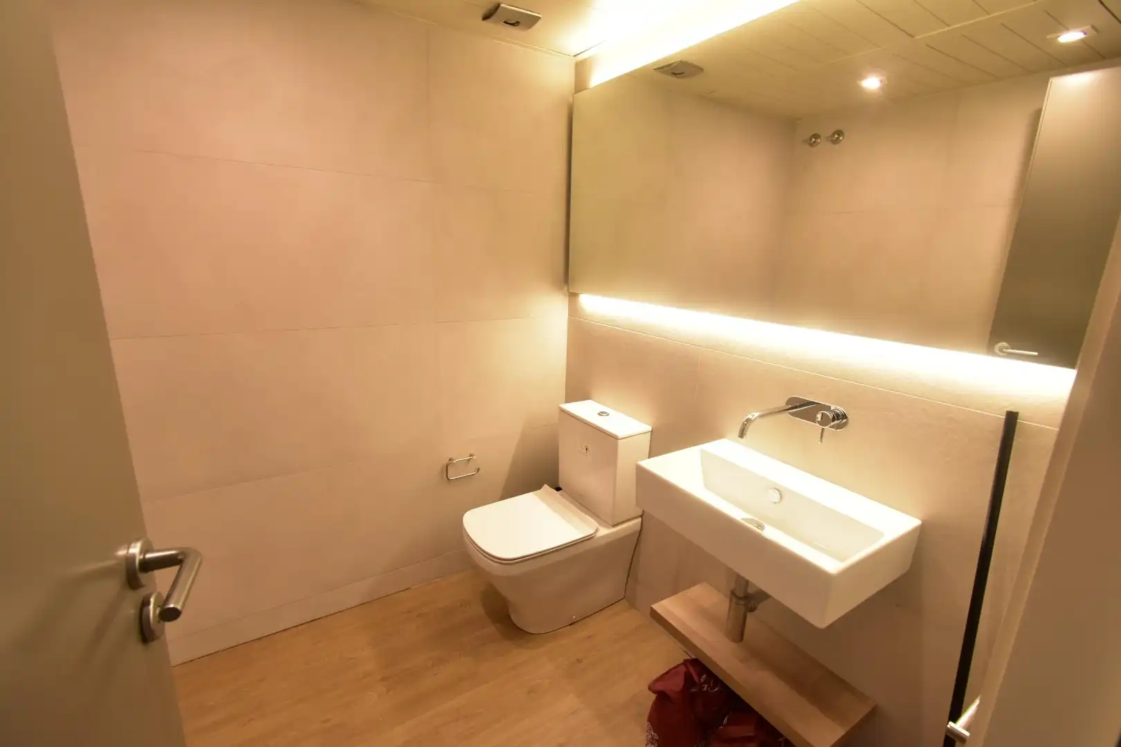 Bathroom of Flat for rent in Barcelona  with Air Conditioner, Heating and Parquet flooring
