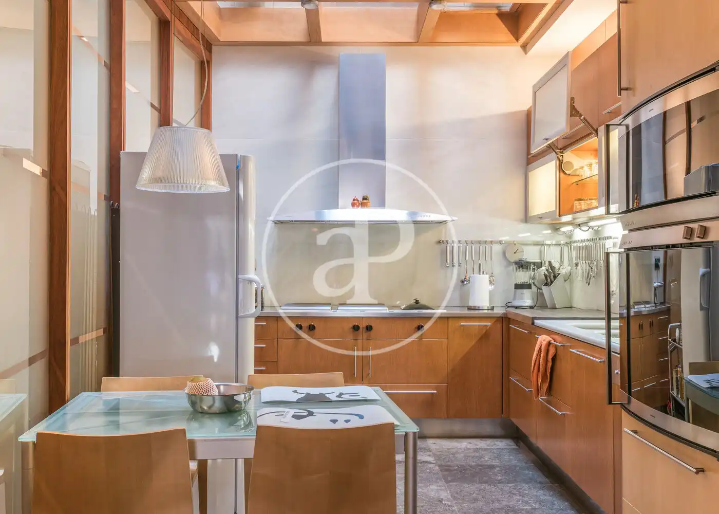Cocina de Casa adosada en venta en Barcelona con Aire acondicionado, Calefacción y Jardín privado