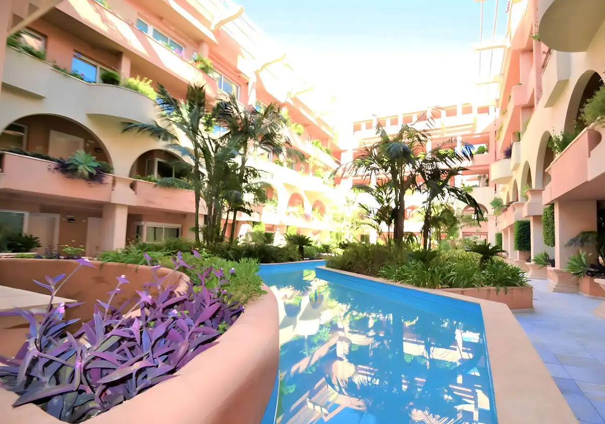 Apartament amb piscina en venda a Nueva Andalucía, imagen 3