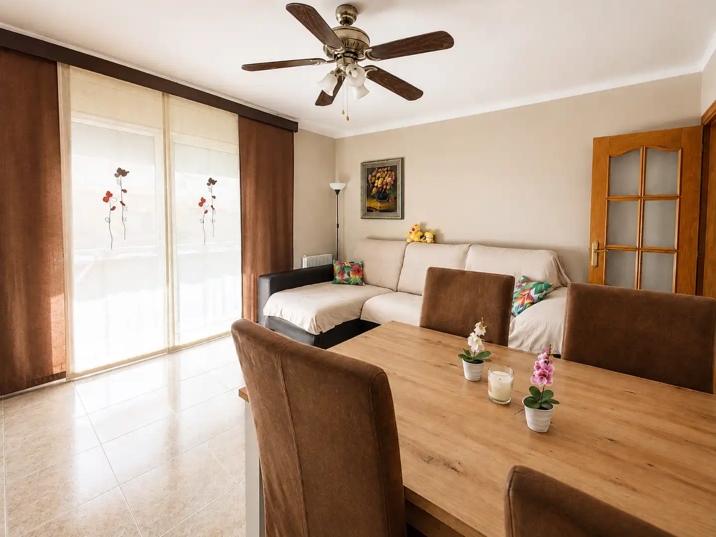 Sala de estar de Piso en venta en Palamós con Calefacción, Terraza y Amueblado