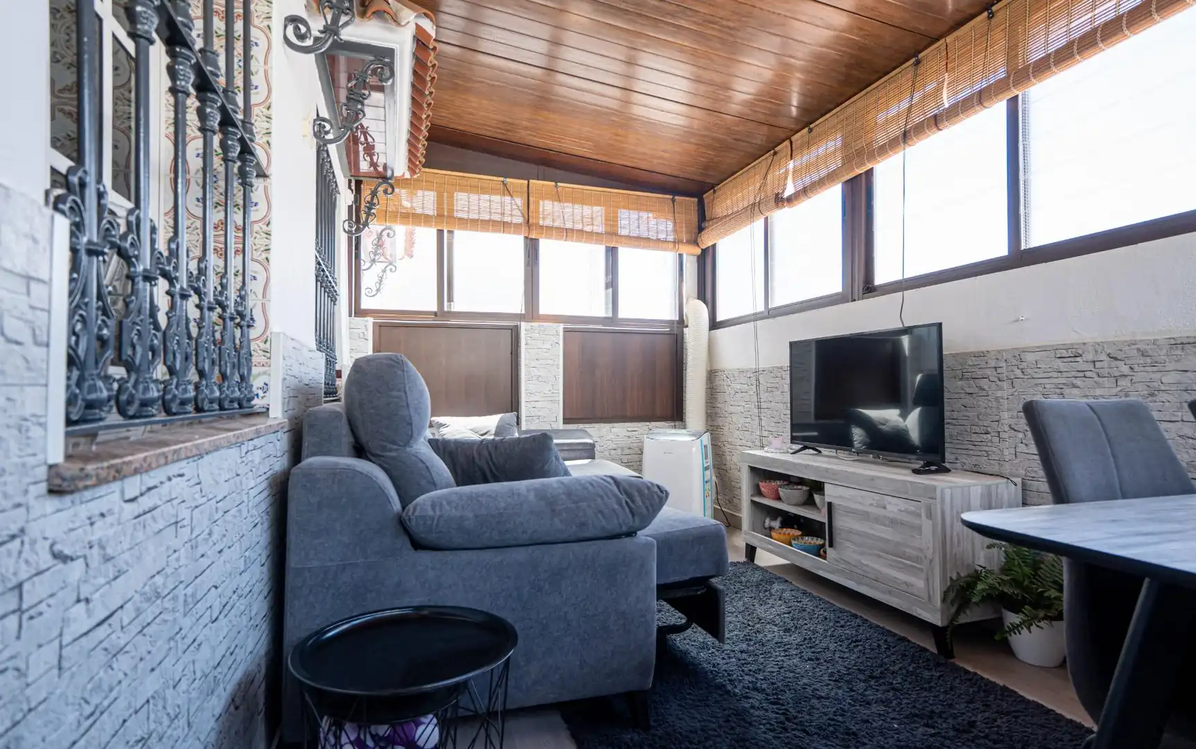 Sala de estar de Casa adosada en venta en Alcalá del Río con Aire acondicionado, Calefacción y Amueblado