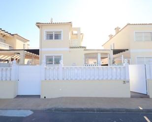 Vista exterior de Dúplex en venda en Orihuela amb Aire condicionat, Terrassa i Piscina