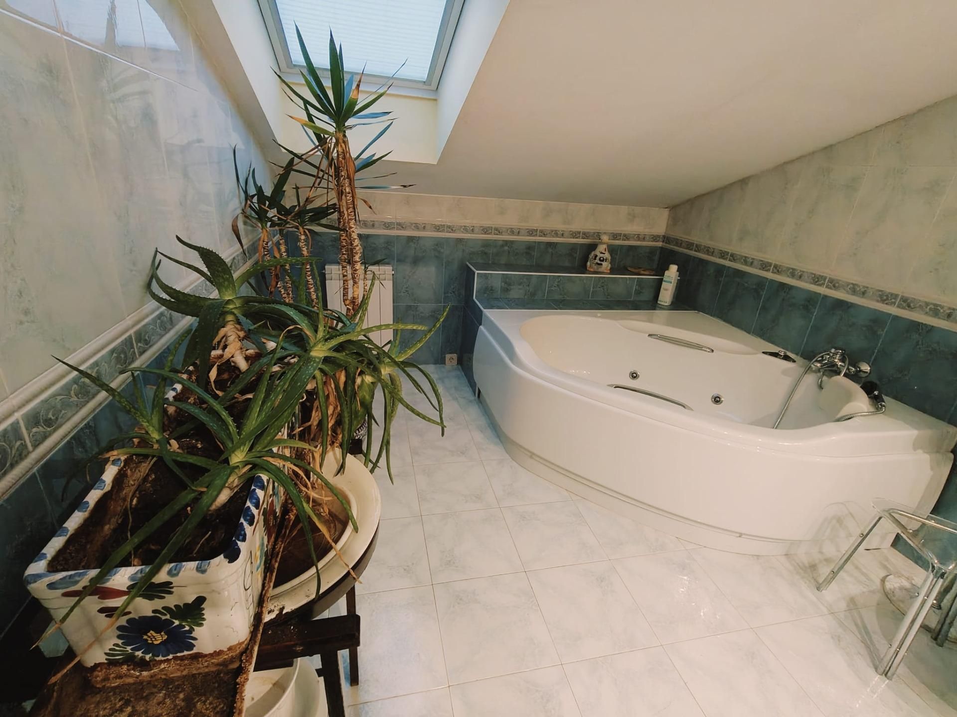 Bathroom of Single-family semi-detached for sale in Alfoz de Quintanadueñas  with Heating and Terrace