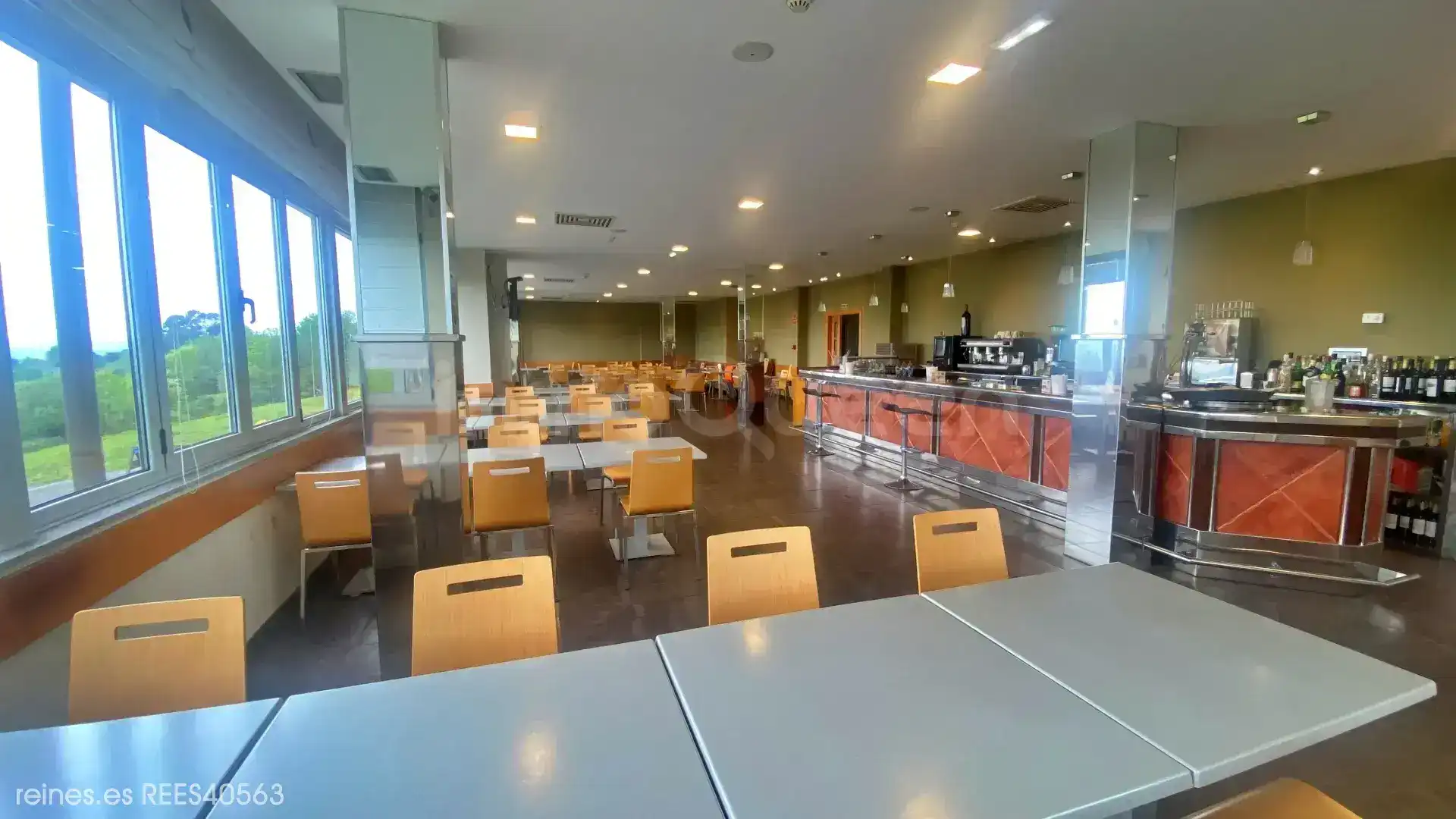 Gebäude zur Miete in Oviedo 