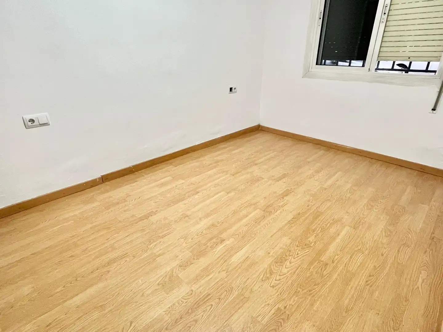 Erdgeschoss zum Verkauf in Ripollet mit Parkett und Alarm