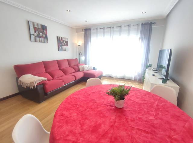 Piso en Venta en Calle de Evaristo Valle, 32 en Milán - Pumarín