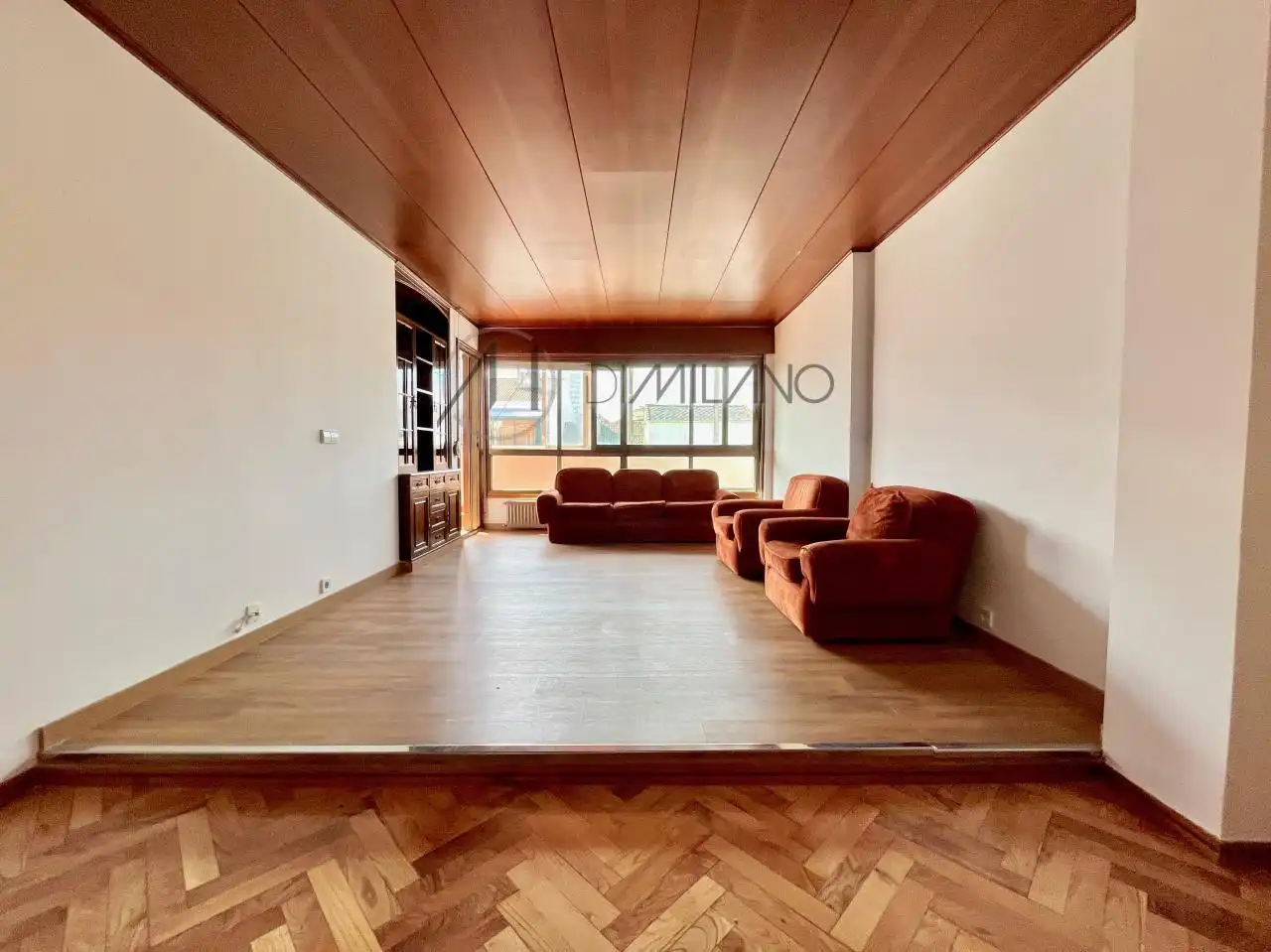 Sala d'estar de Àtic de lloguer en Vigo  amb Calefacció, Parquet i Terrassa