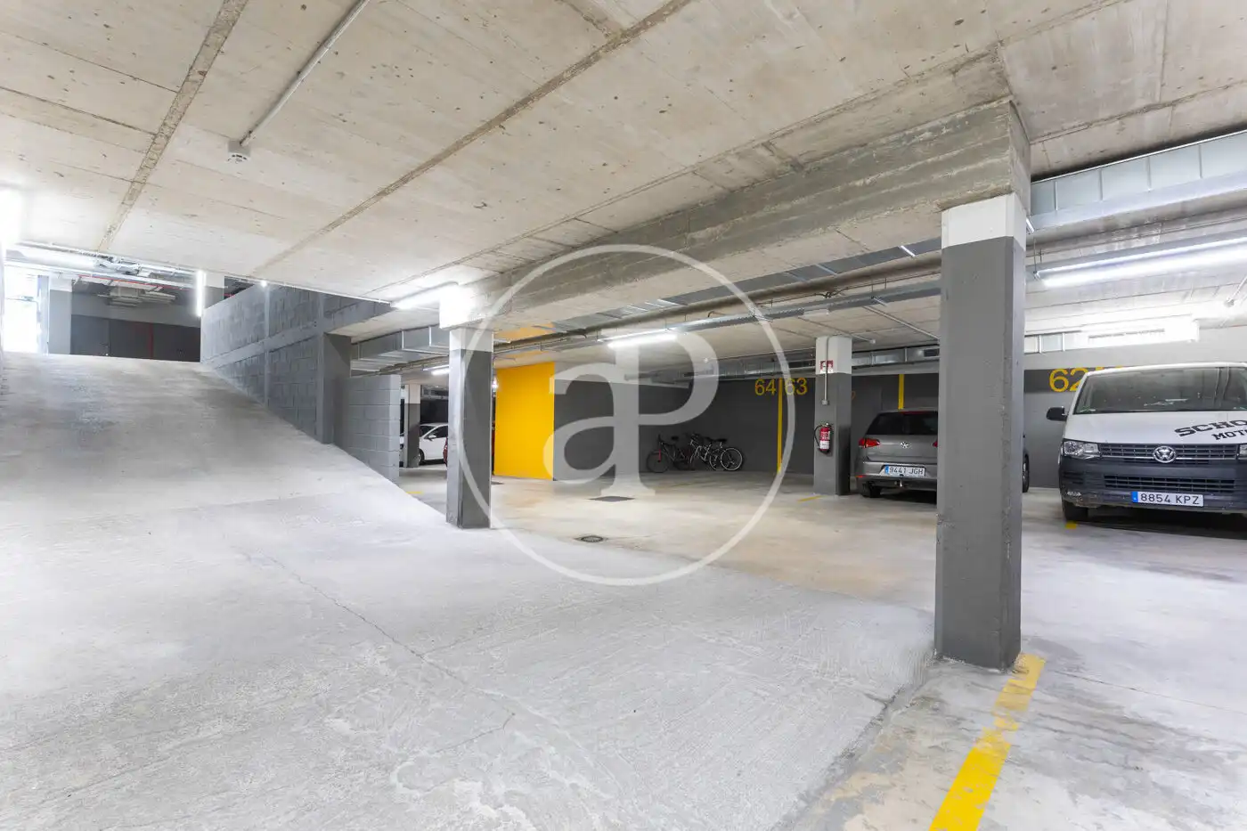 Aparcament de Pis en venda en Sant Cugat del Vallès amb Aire condicionat, Jardí privat i Terrassa