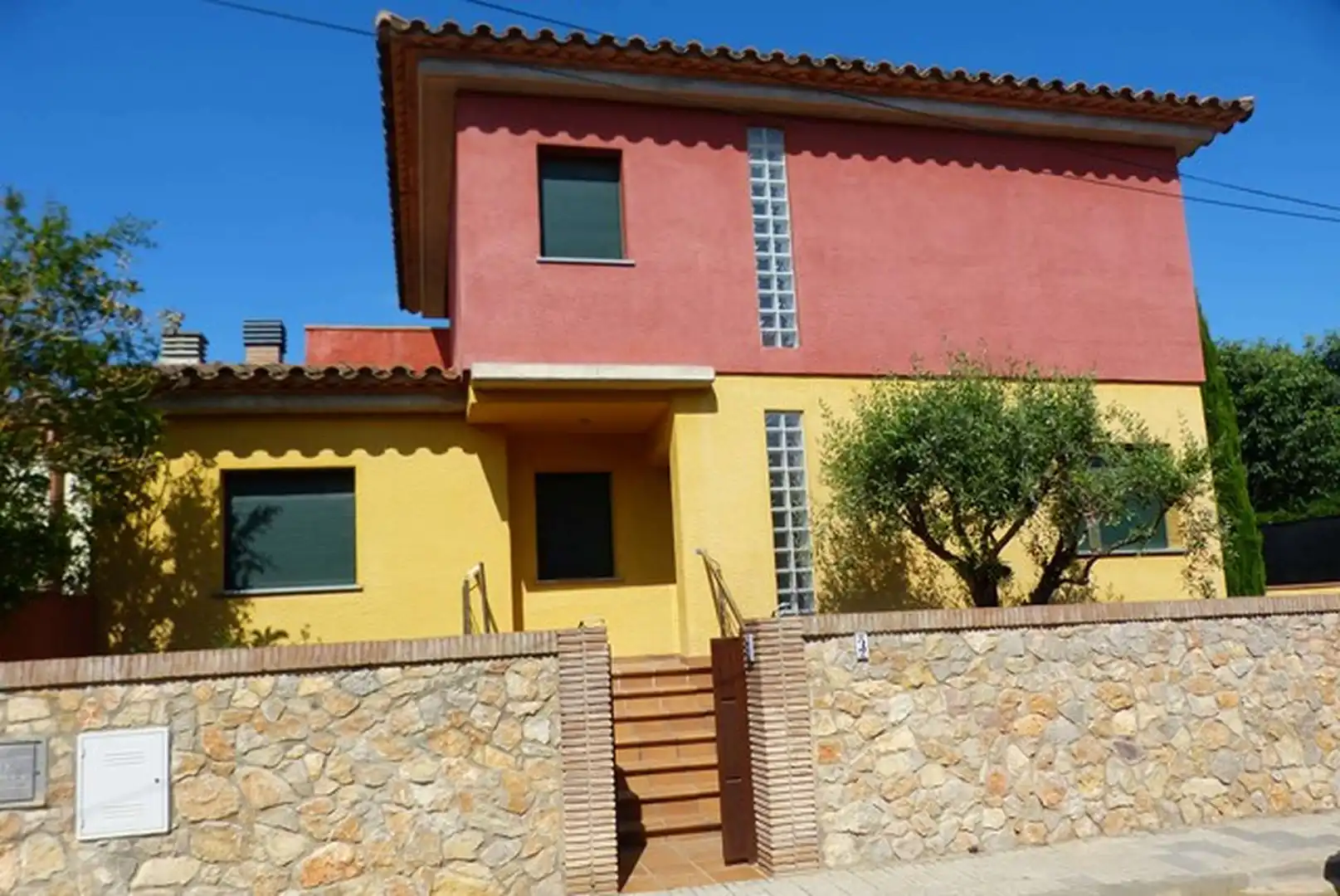 Vista exterior de Casa o xalet en venda en L'Escala amb Aire condicionat, Calefacció i Piscina