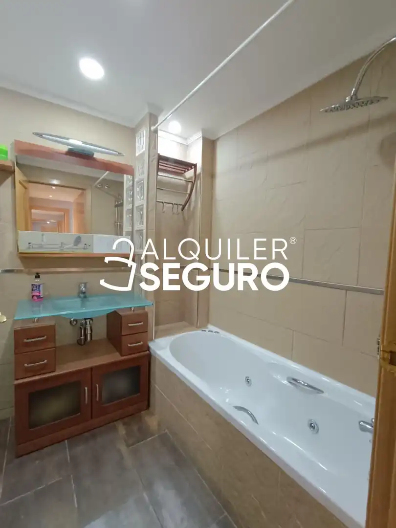 Bathroom of Flat for rent in Leganés  with Air Conditioner, Heating and Terrace