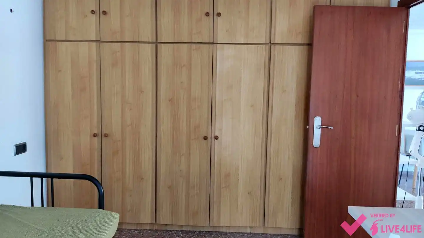 Habitación de Piso de alquiler en Valencia con Aire acondicionado y Amueblado
