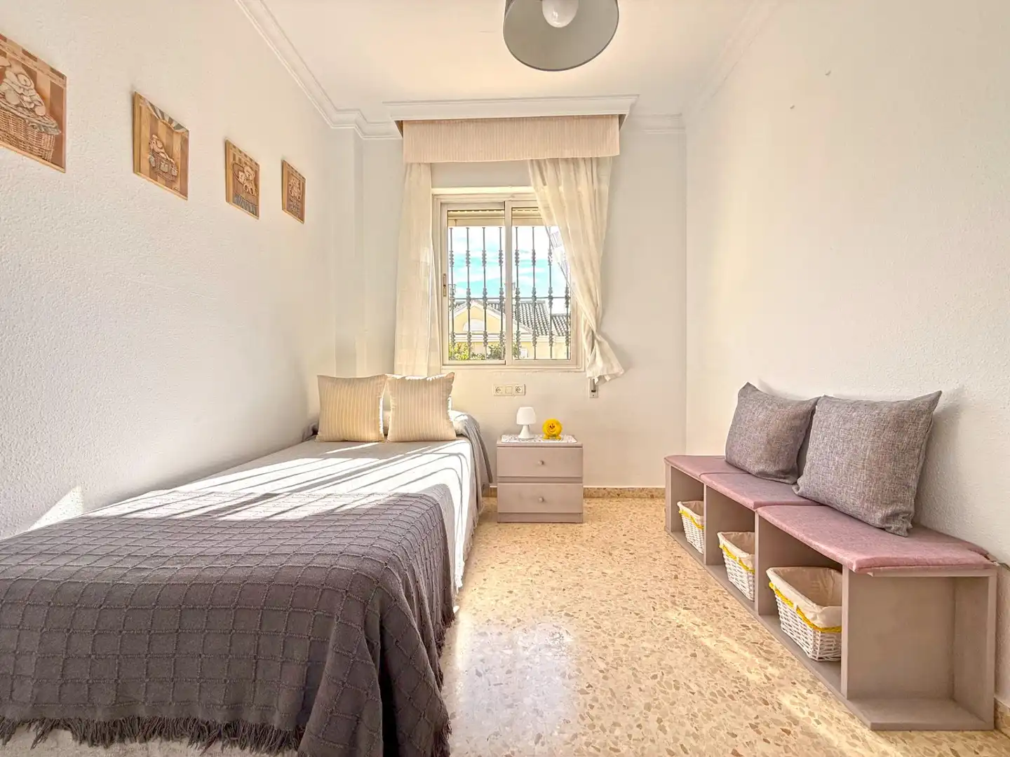 Habitación de Casa adosada en venta en Tomares con Jardín privado