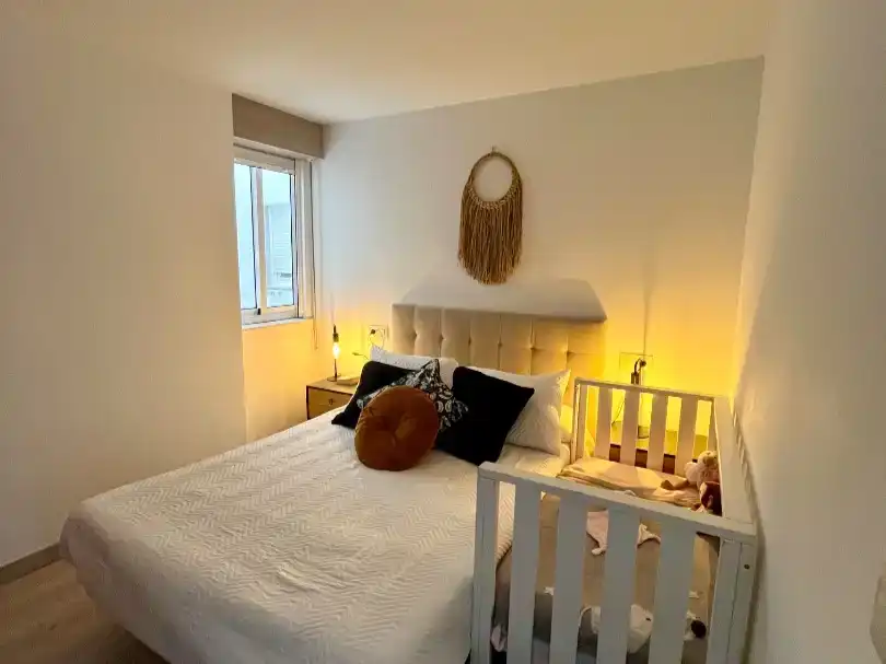 Schlafzimmer von Wohnungen zur Miete in Arzúa mit Parkett, Möbliert und Balkon