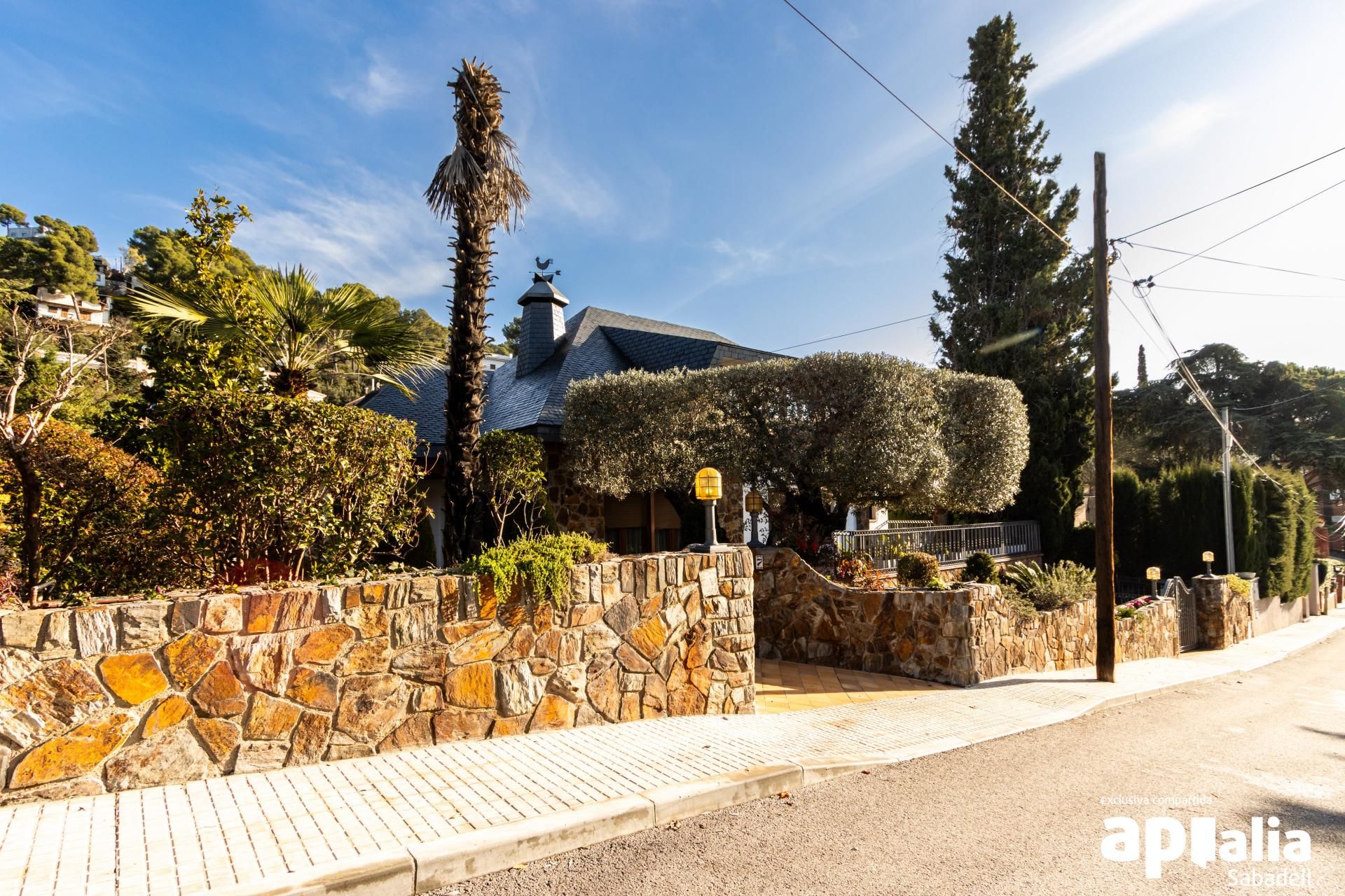 Vista exterior de Casa o xalet en venda en Castellar del Vallès amb Calefacció i Terrassa