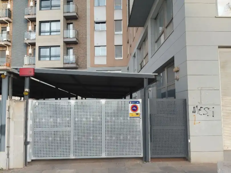Parking of Garage for rent in Torrent