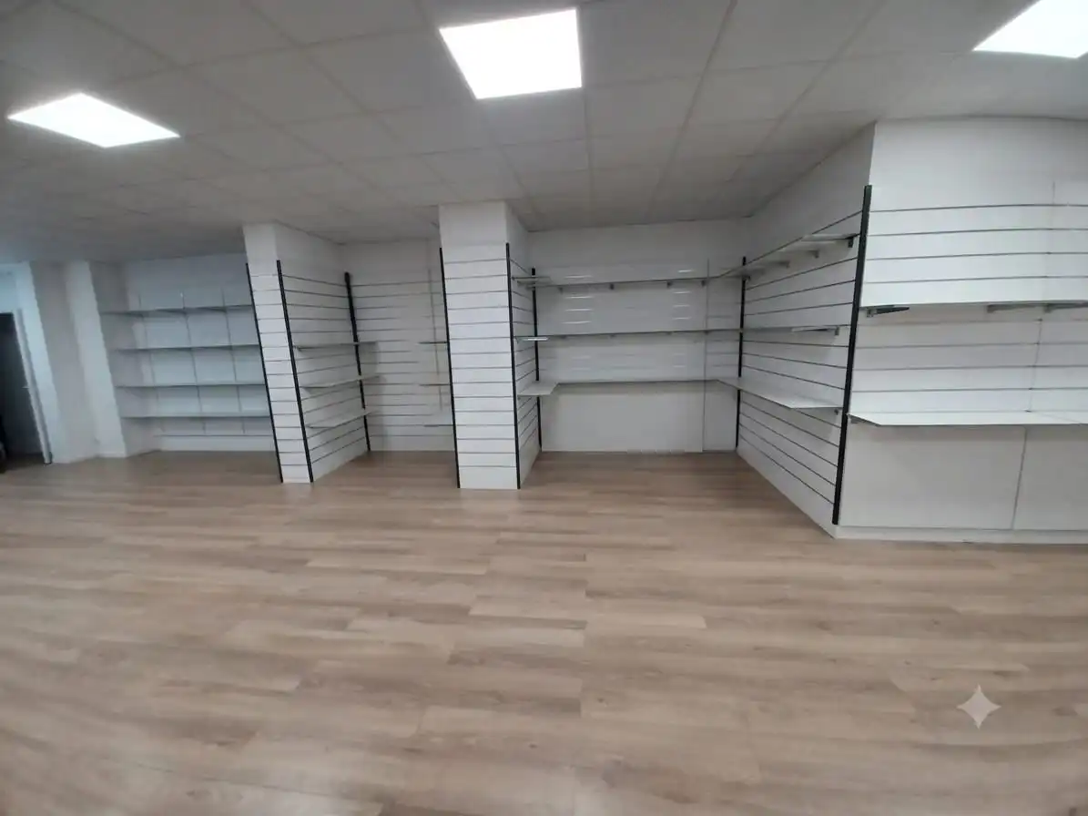 Local comercial en venta en Mercat, imagen 2