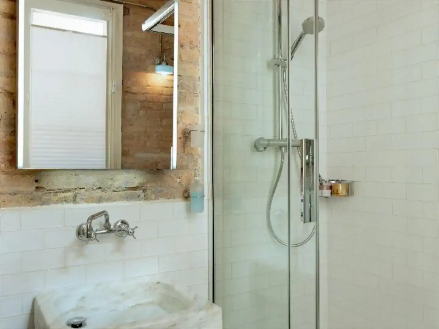 Badezimmer von Wohnung zur Miete in  Barcelona Capital mit Klimaanlage und Balkon