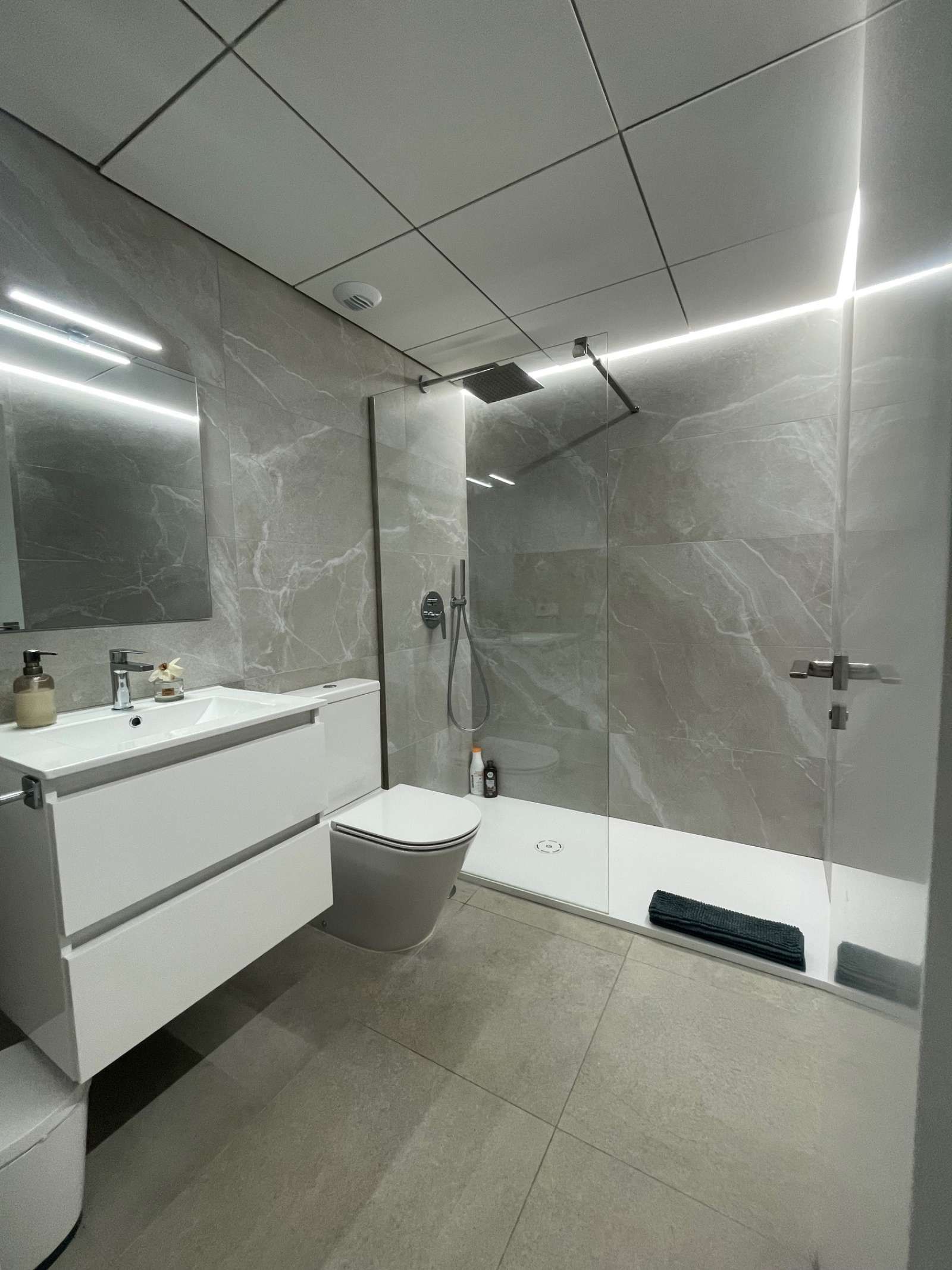 Bany de Apartament per a compartir en Santa Pola amb Aire condicionat, Terrassa i Moblat