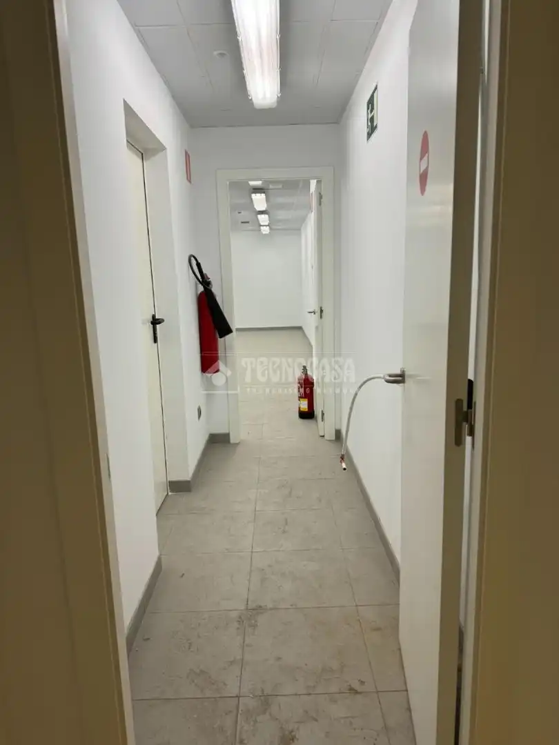 Geschaftsraum zur Miete in Calle Velayos, Ciudad Universitaria