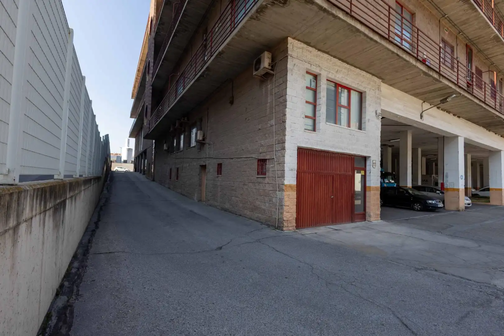 Exterior view of Commercial properties for rent in Madrid  with Air Conditioner