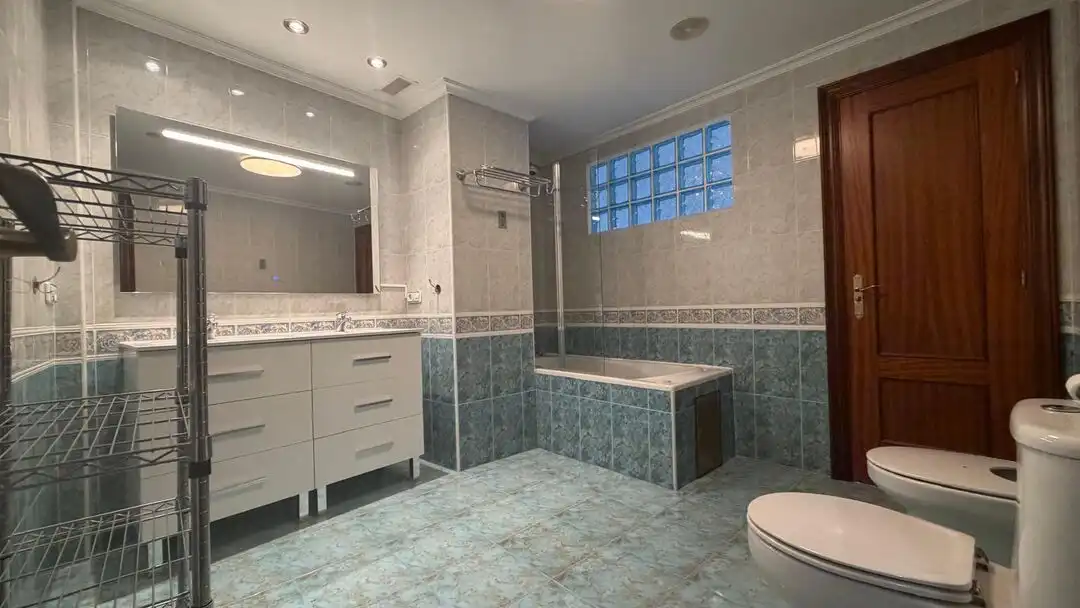 Baño de Casa adosada en venta en Salvatierra / Agurain con Calefacción y Jardín privado