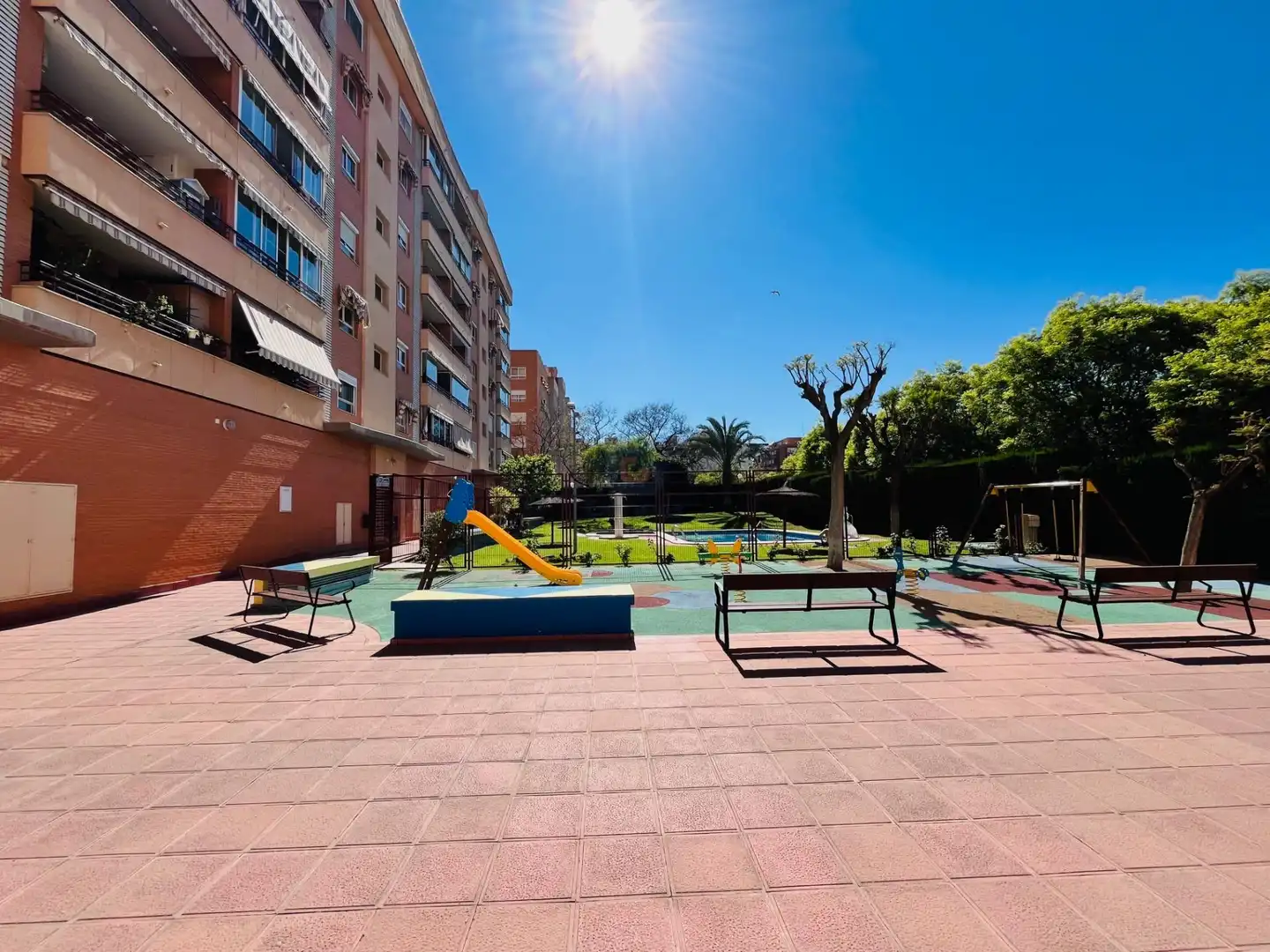 Vista exterior de Piso en venta en Alicante / Alacant con Jardín privado, Terraza y Piscina comunitaria