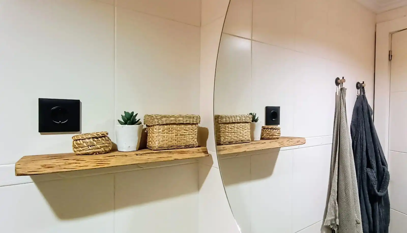 Bathroom of Apartments for rent in Castro-Urdiales  with Furnished