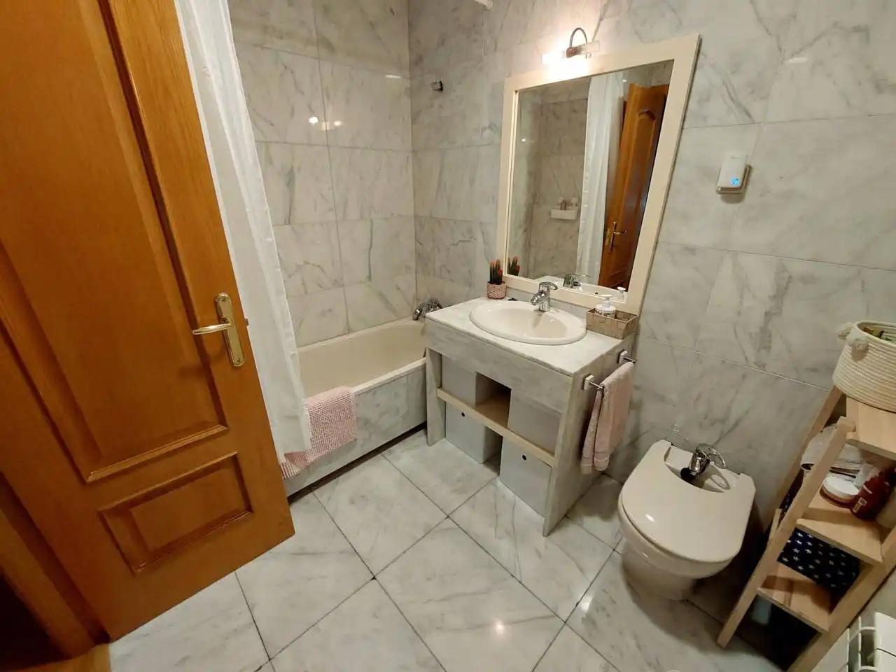 Baño de Casa adosada en venta en Fuenlabrada con Aire acondicionado, Calefacción y Piscina comunitaria