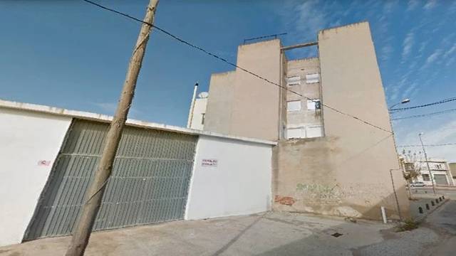 Terreno residencial en Venta en Carrer de Benet XIII en Centro Comercial - Capsades -  Hospital