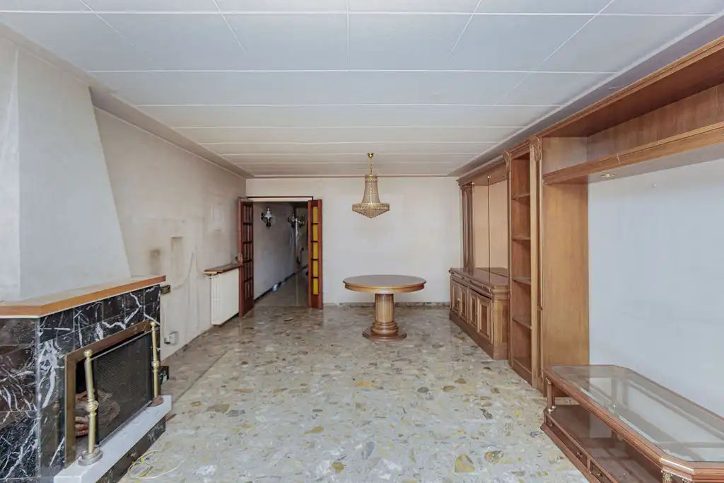 Houses for sale in Salt