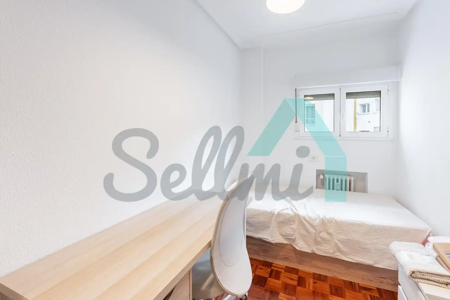 Habitación de Piso para compartir en Oviedo  con Calefacción, Parquet y Amueblado