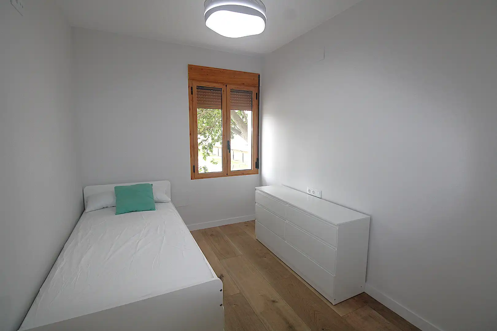 Dormitori de Apartament de lloguer en Valencia amb Parquet, Moblat i Forn