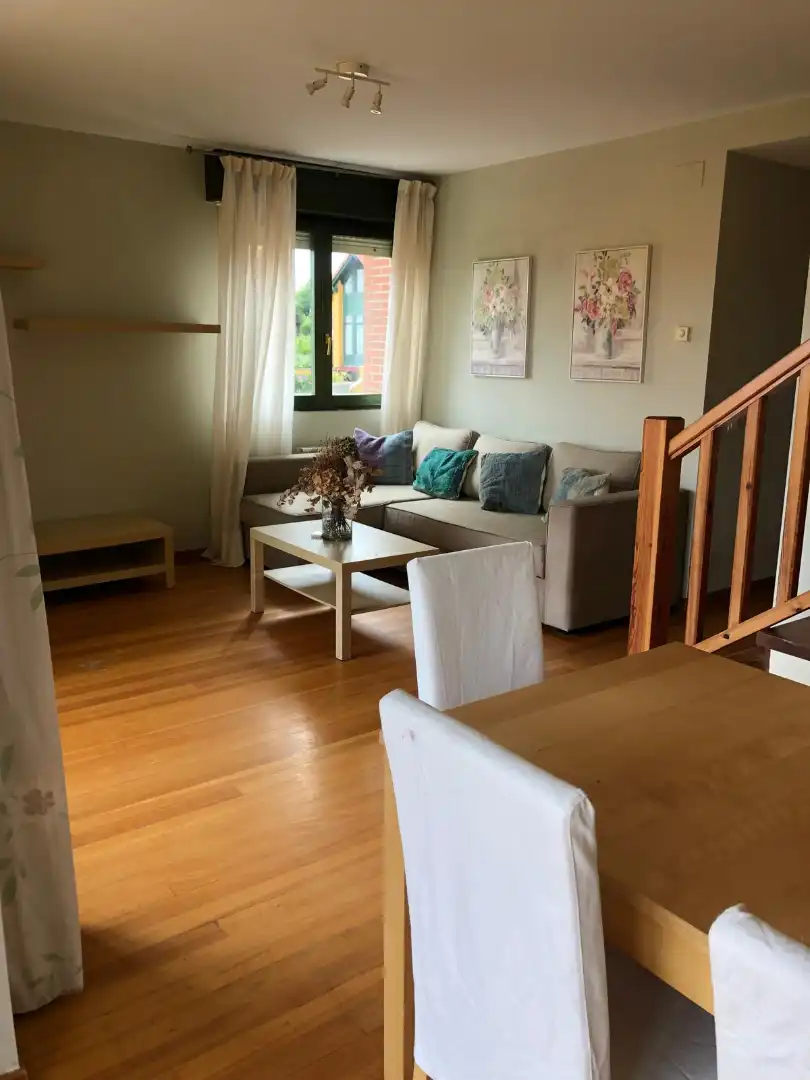 Sala de estar de Piso en venta en San Vicente de la Barquera con Calefacción, Amueblado y Balcón
