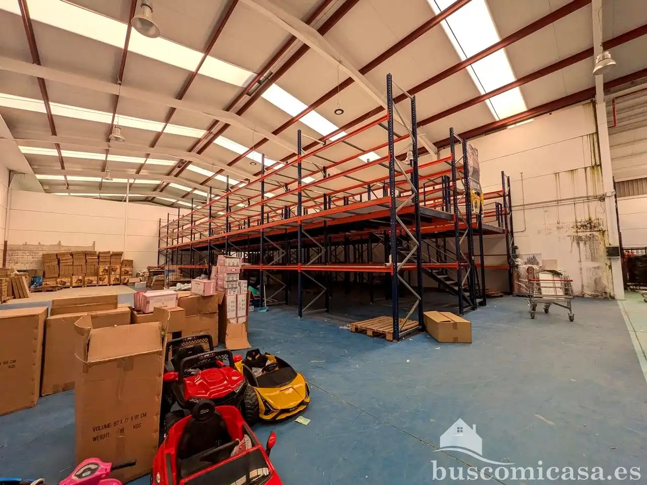 Nau industrial en venda en Linares