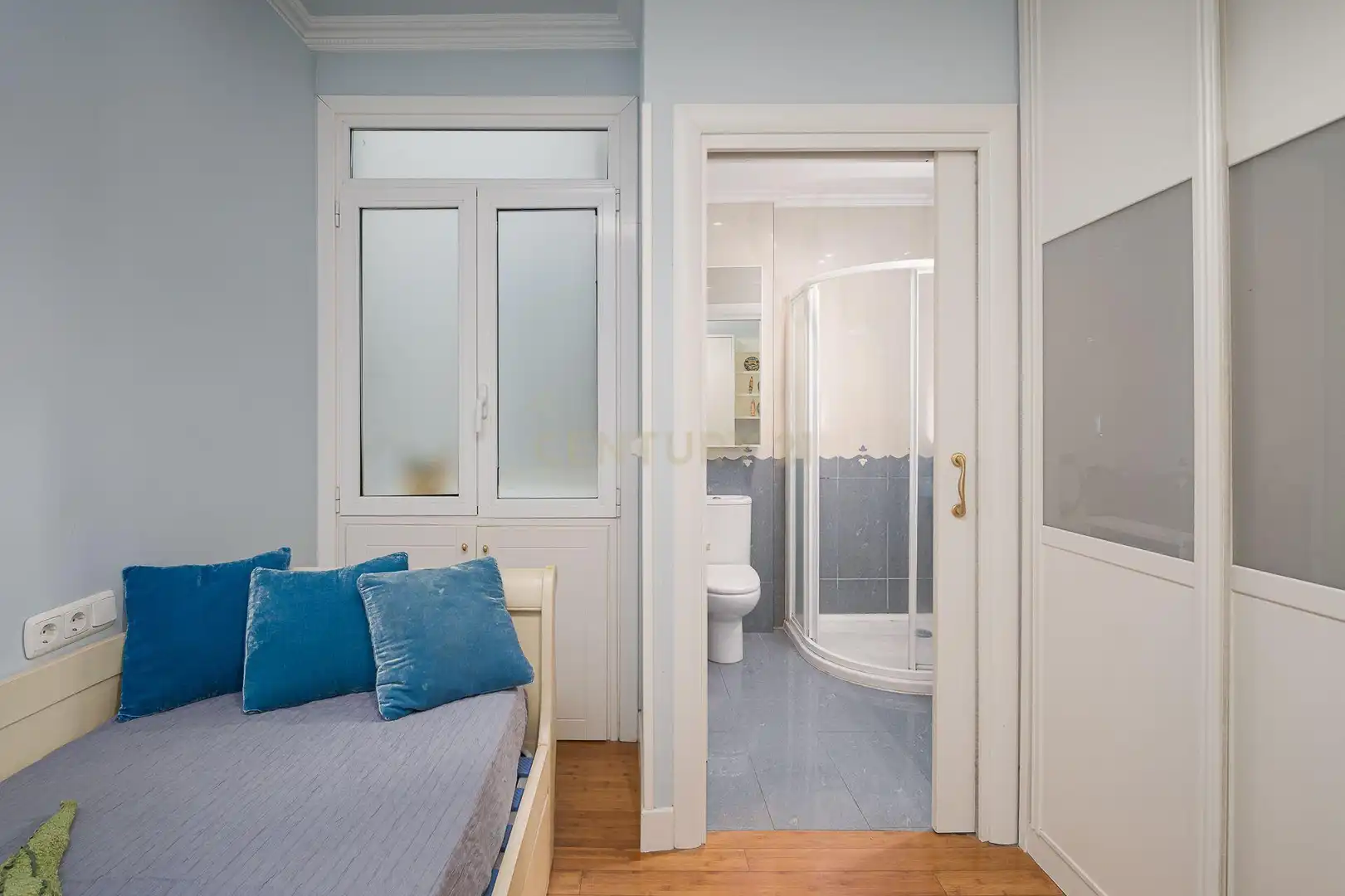 Dormitori de Apartament en venda en Donostia - San Sebastián  amb Forn, Rentadora i Microones