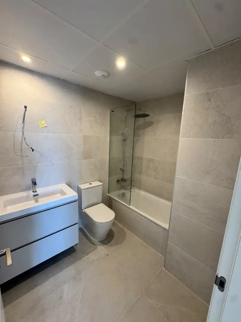 Bany de Apartament de lloguer en Marbella amb Aire condicionat, Terrassa i Traster