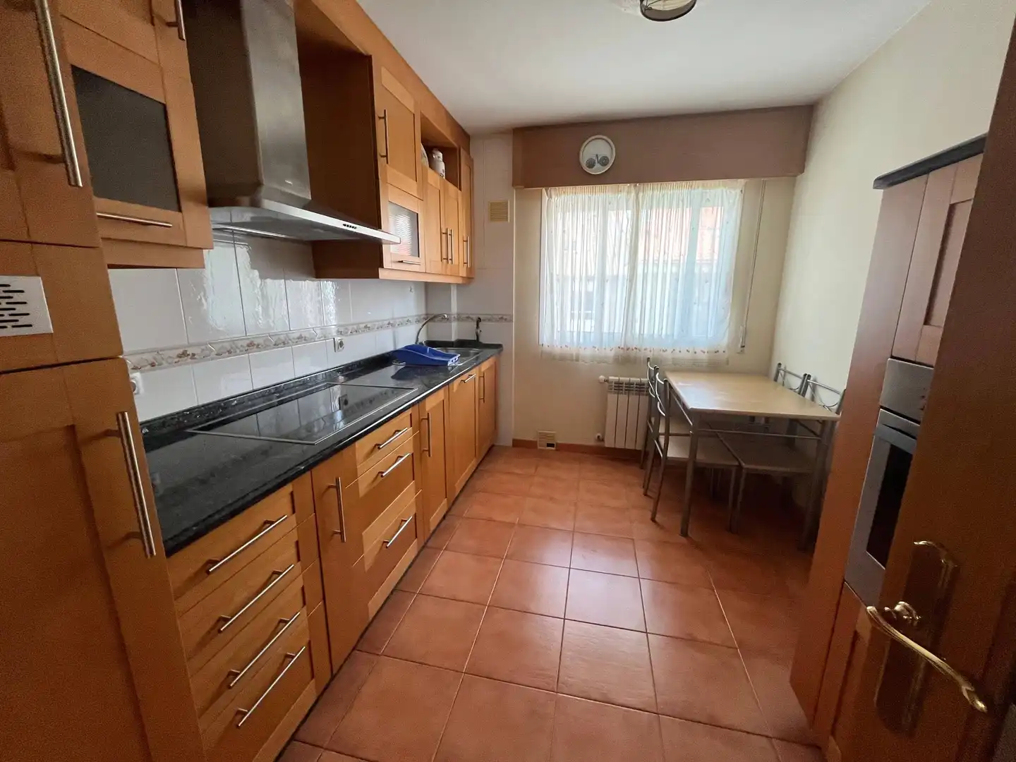 Cocina de Piso de alquiler en Santiago de Compostela  con Calefacción, Trastero y Amueblado