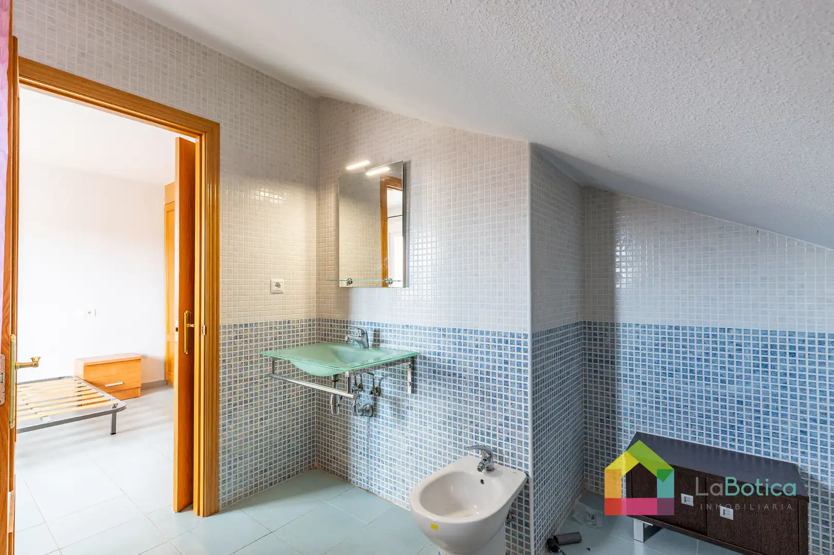 Baño de Casa adosada en venta en Burguillos de Toledo con Calefacción, Jardín privado y Terraza