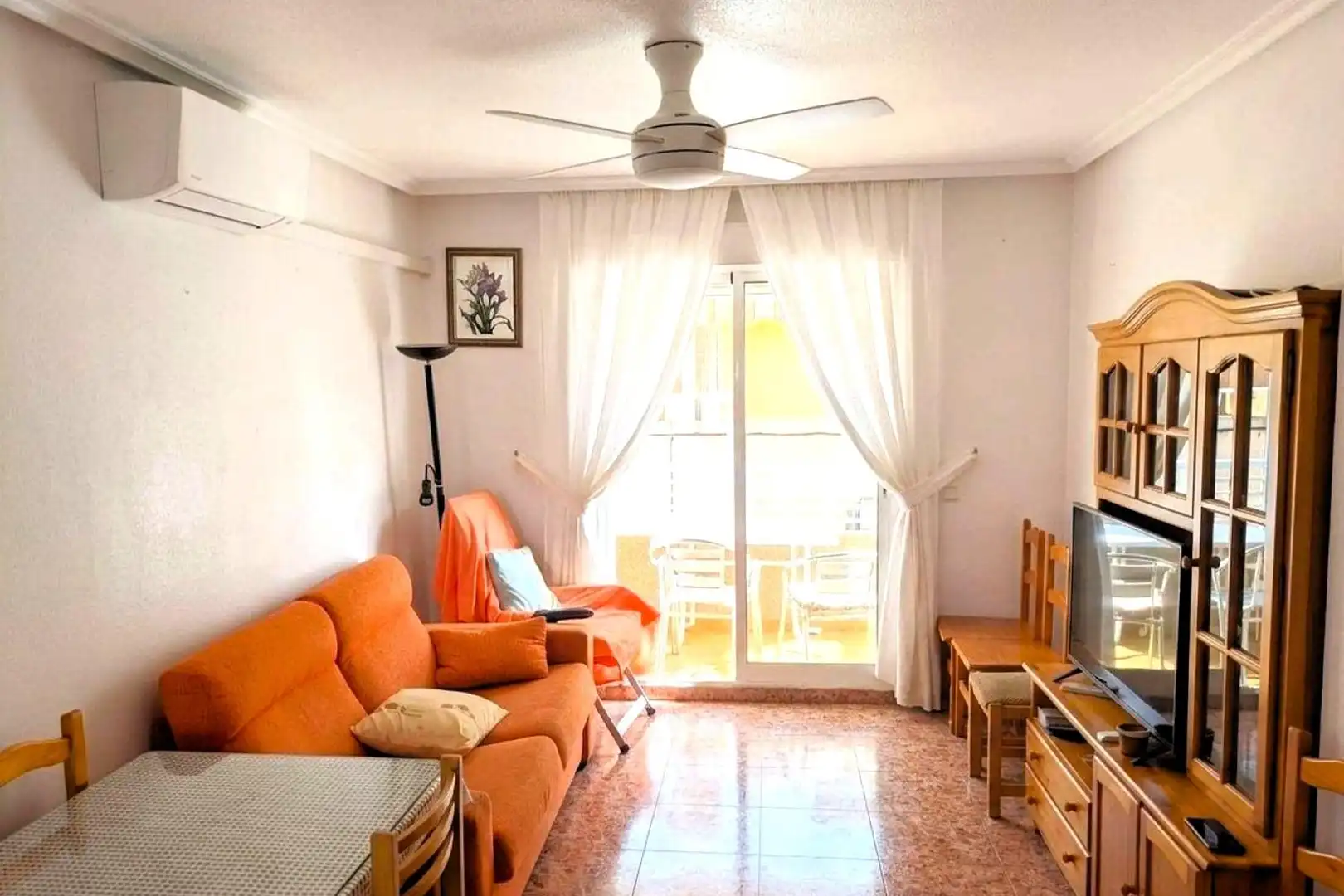 Sala de estar de Apartamento en venta en Torrevieja con Aire acondicionado, Calefacción y Amueblado