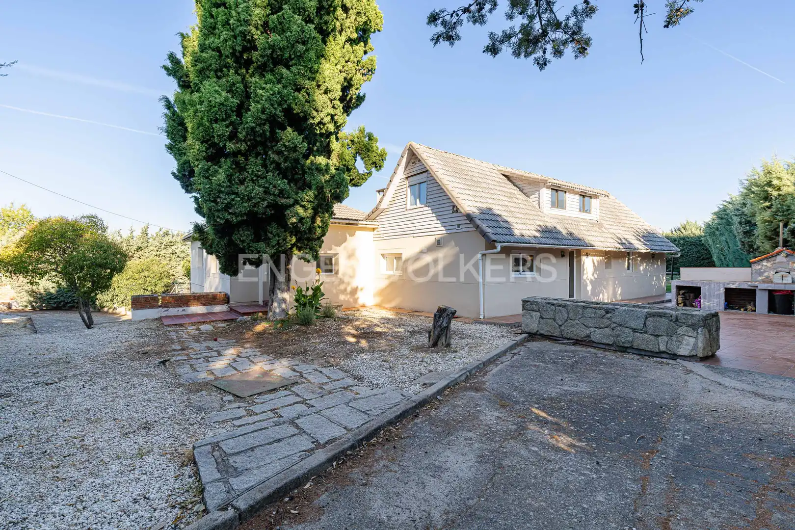 Vista exterior de Casa o xalet en venda en Boadilla del Monte amb Aire condicionat, Calefacció i Jardí privat