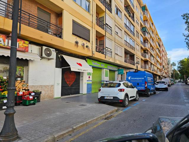 Local comercial en Venta en Carrer de les Illes Canàries, 132 en La Creu del Grau