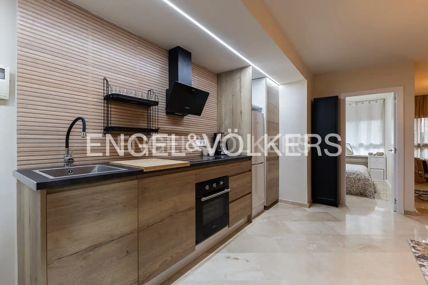 Cuina de Apartament de lloguer en Valencia amb Aire condicionat, Calefacció i Moblat