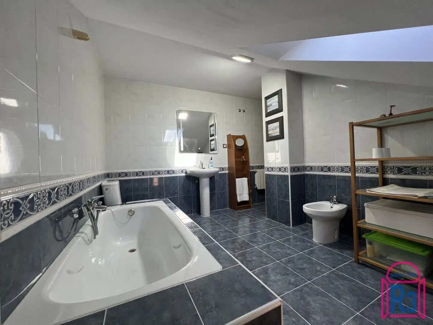 Bathroom of Duplexes for sale in Villaquilambre  with Heating, Terrace and Storage room
