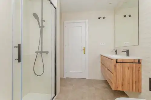 Bathroom of Attic for sale in Madrid  with Air Conditioner, Heating and Parquet flooring