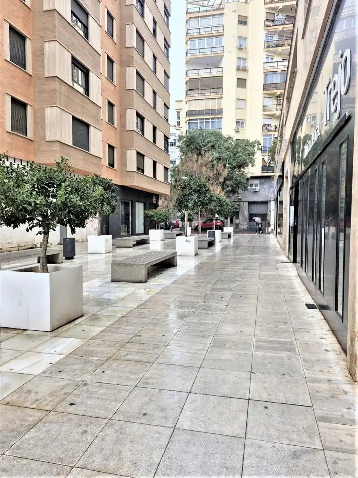 Vista exterior de Local de alquiler en Almería