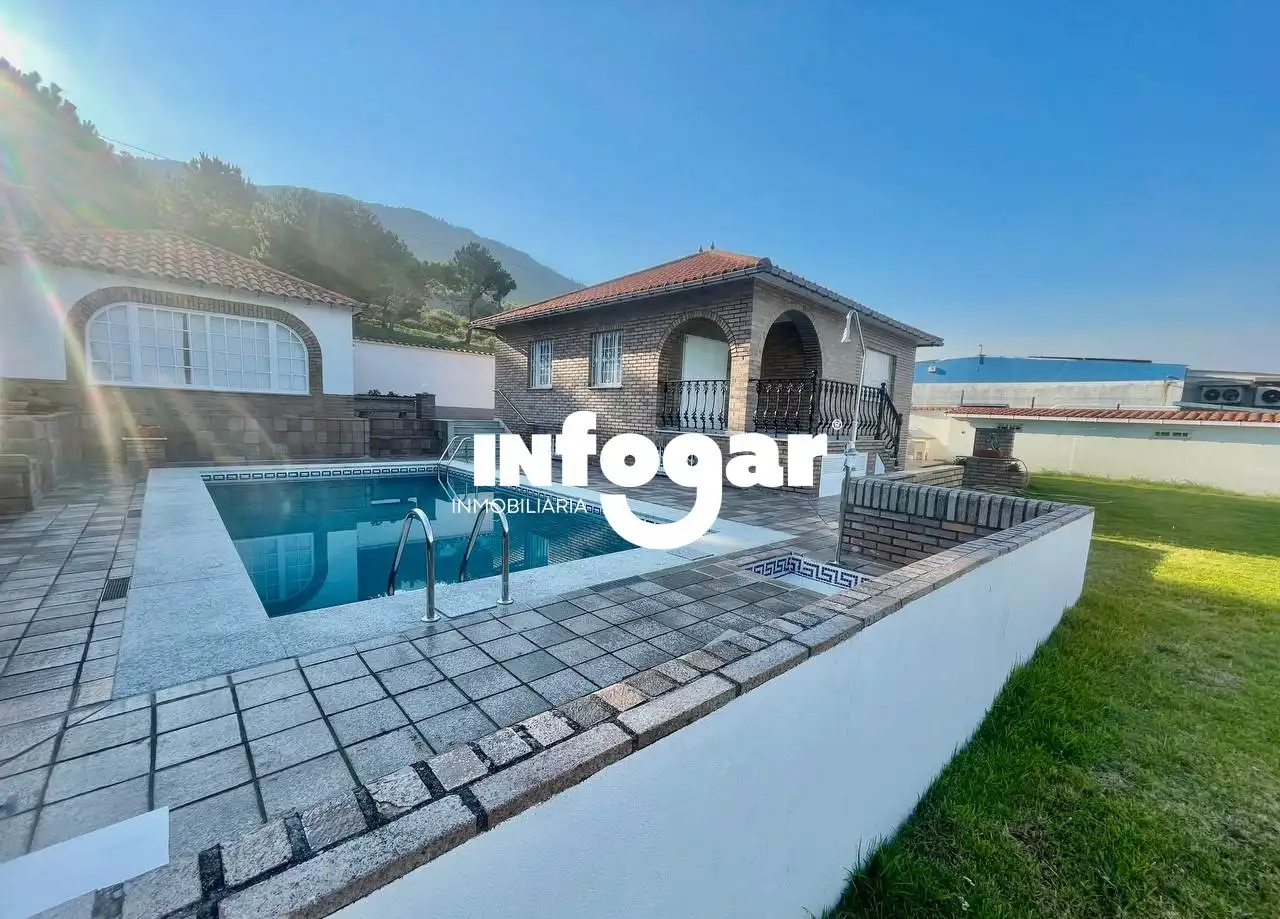 Vista exterior de Casa o xalet de lloguer en Oia amb Jardí privat, Terrassa i Piscina
