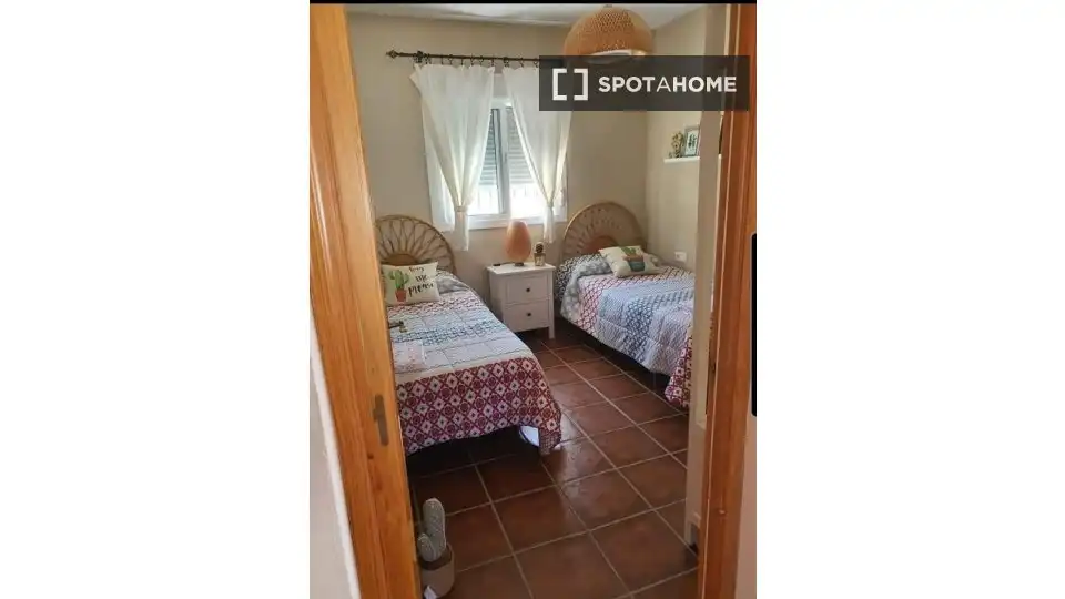 Room in Las Lagunas - Campano