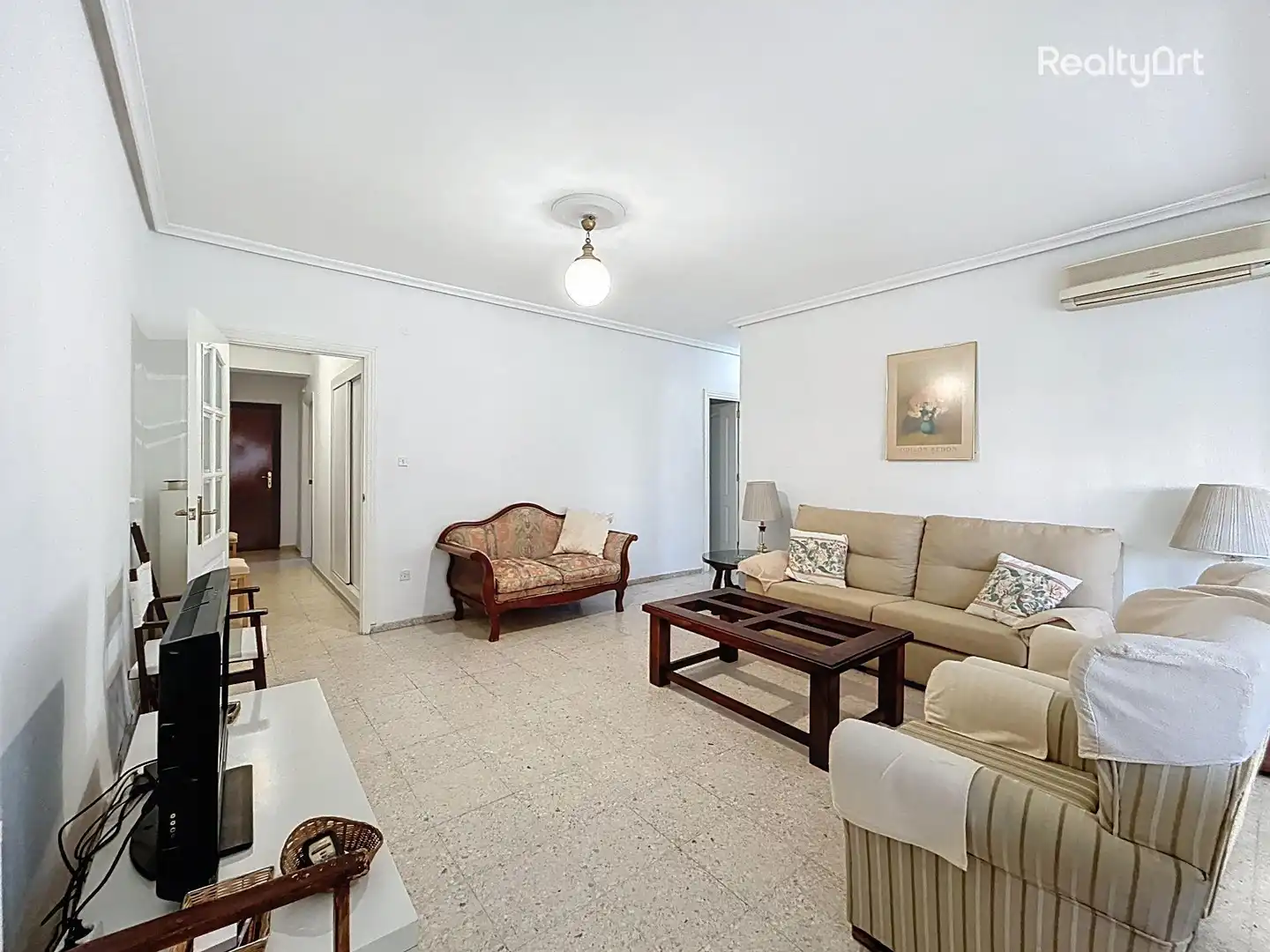 Living room of Flat for sale in Sevilla  with Air Conditioner, Terrace and Balcony