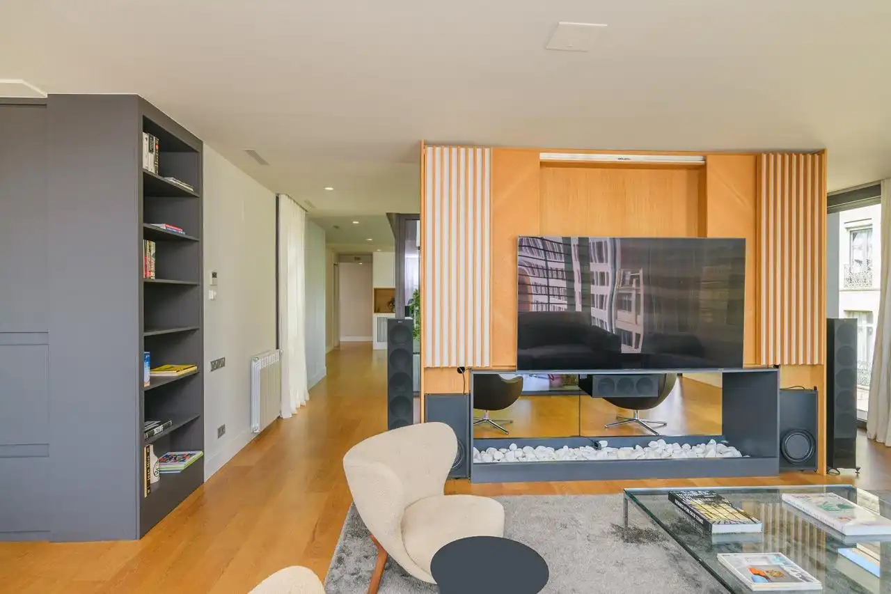 Wohnzimmer von Dachboden zum Verkauf in Barcelona mit Klimaanlage, Heizung und Terrasse