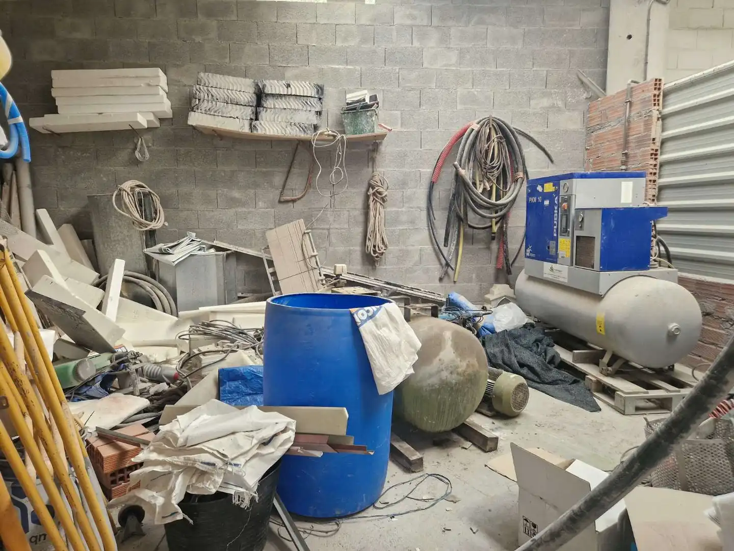 Industrial buildings for rent in Noia